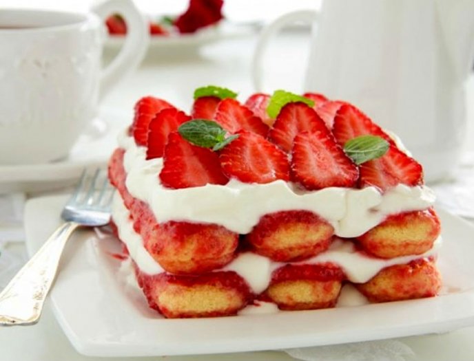 Tiramisú con fresas naturales