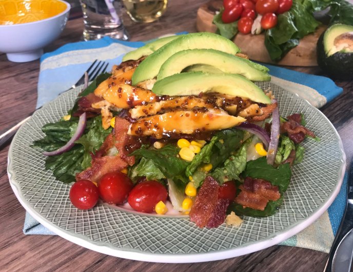 Ensalada de pollo agridulce con miel y mostaza