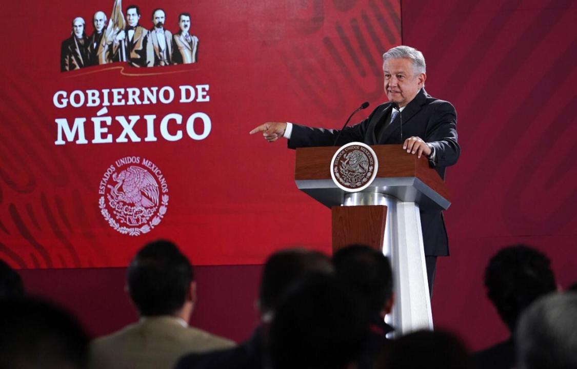 AMLO niega conflicto de interés por participación de su compadre en licitación