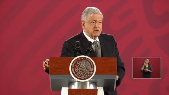 Reportera corrige a AMLO por leyes secundarias de reforma educativa