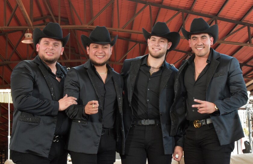 Calibre 50 abarrota su primera presentación sin Edén Muñoz