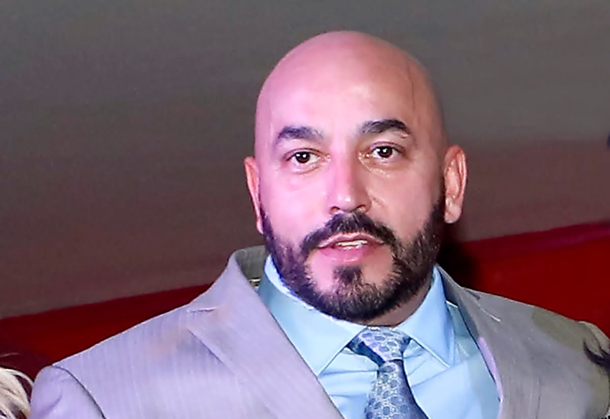 Lupillo Rivera provoca polémica por saludo a “La Reyna del Pacífico”